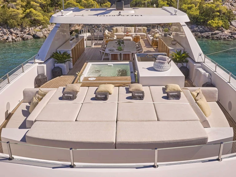 Luxury Yacht to hire Athens at the best price