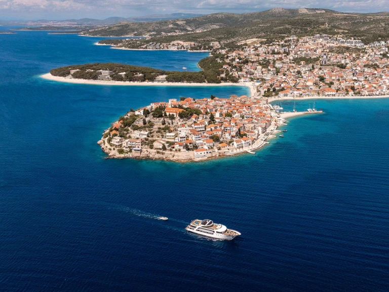 Yacht hire Split cheap Karizma