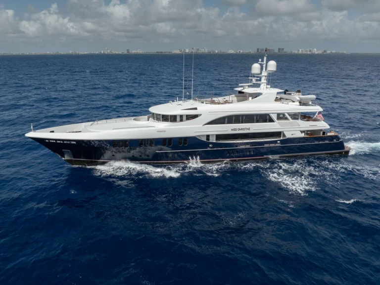 Hire Luxury Yacht with or without skipper Trinity Yachts New England