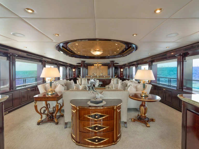 Luxury Yacht to hire New England at the best price