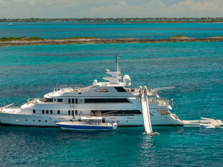 Charter a Christensen KEFI in Nassau on Samboat