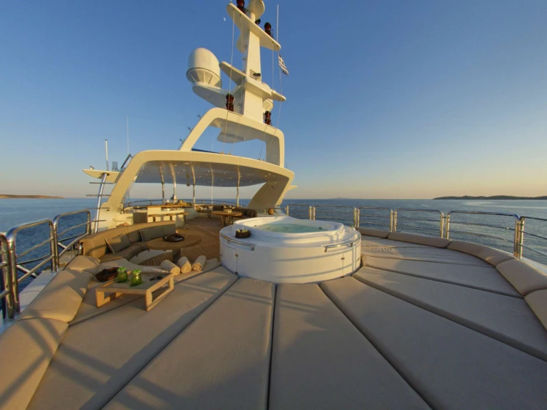 Luxury Yacht to hire Athens at the best price