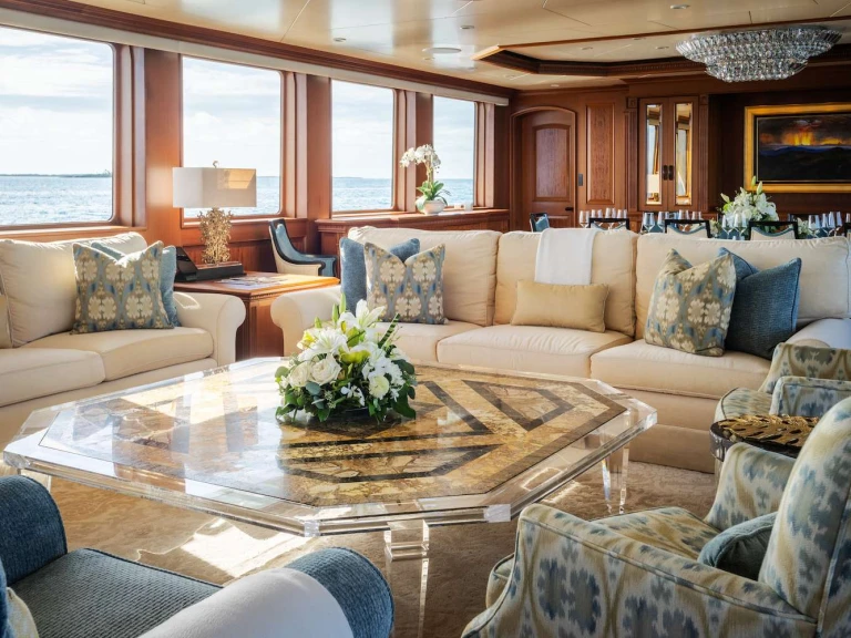 Hire Luxury Yacht with or without skipper Burger Bahamas