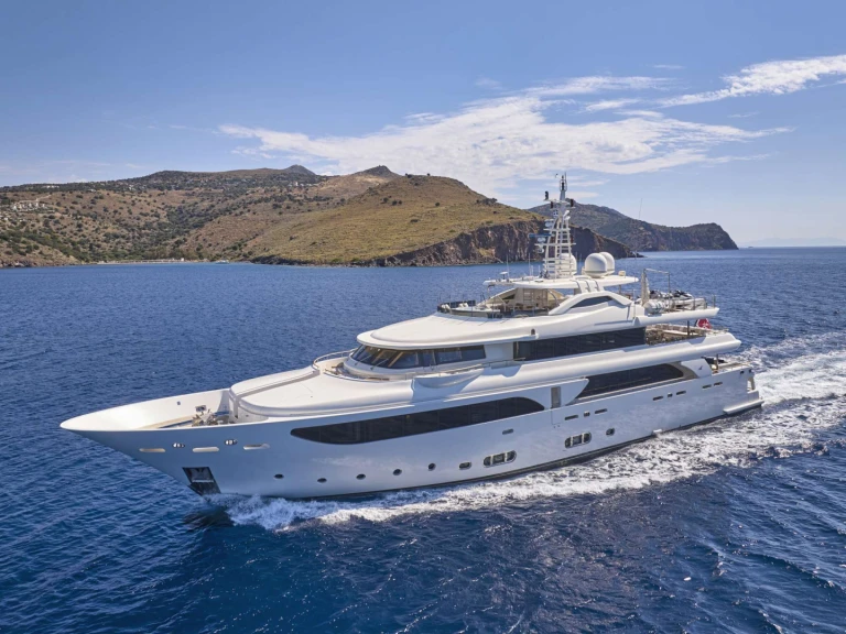 Hire Luxury Yacht CRN Ancona with a boat licence