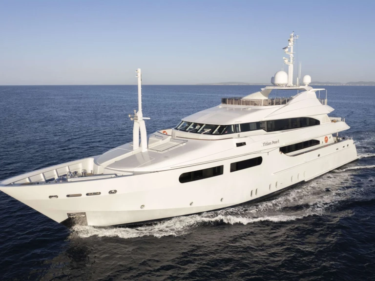 Luxury Yacht to hire Cannes at the best price