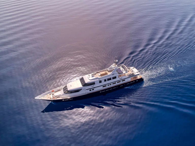 Luxury Yacht hire in Greece - Custom Line GELLY