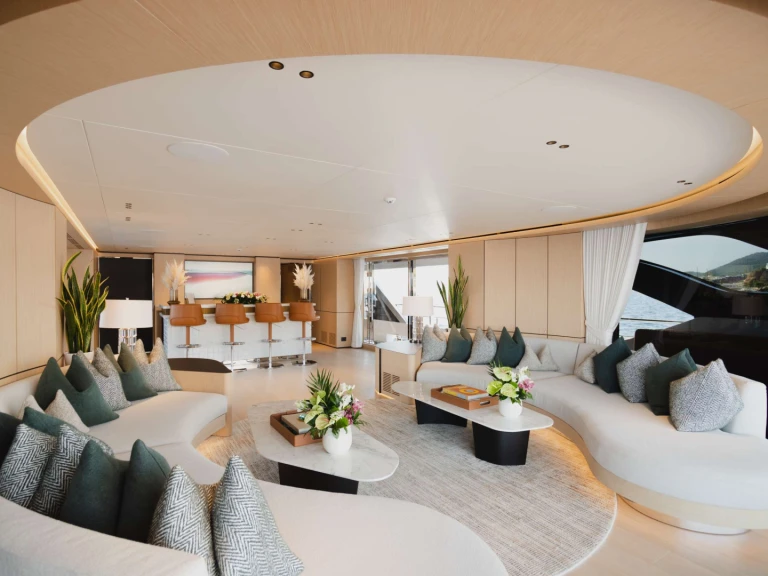 Luxury Yacht to hire Porto Cheli at the best price