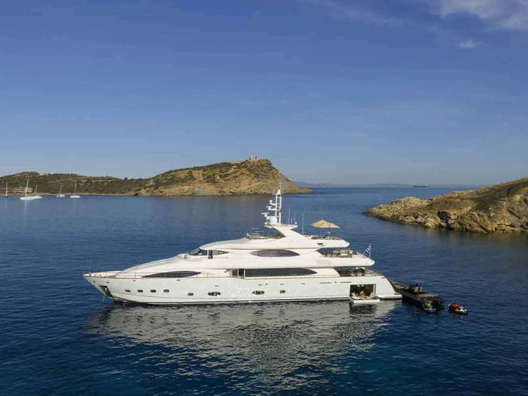 Hire Luxury Yacht with or without skipper Crn Athens