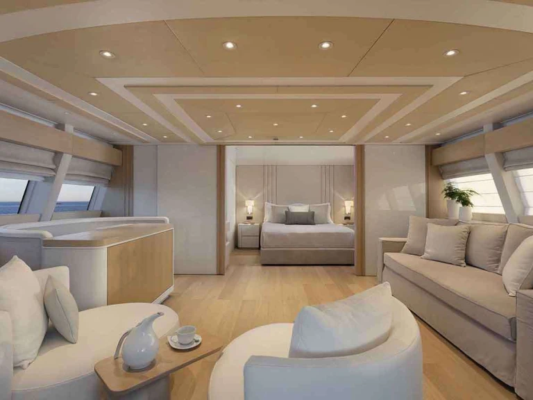 Hire Luxury Yacht Crn with a boat licence