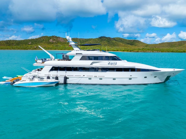 Hire Luxury Yacht Northcoast with a boat licence