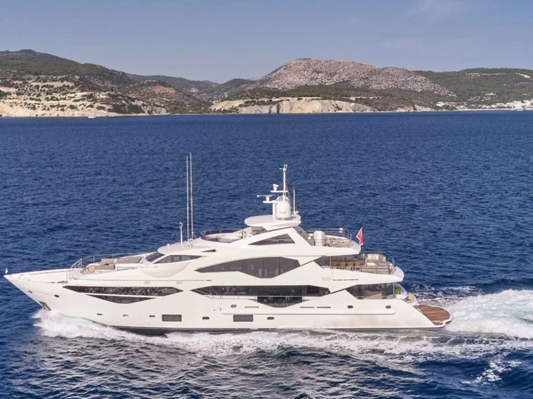 Luxury Yacht to hire Athens at the best price