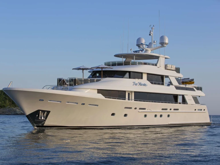 Yacht hire Bahamas cheap FAR NIENTE