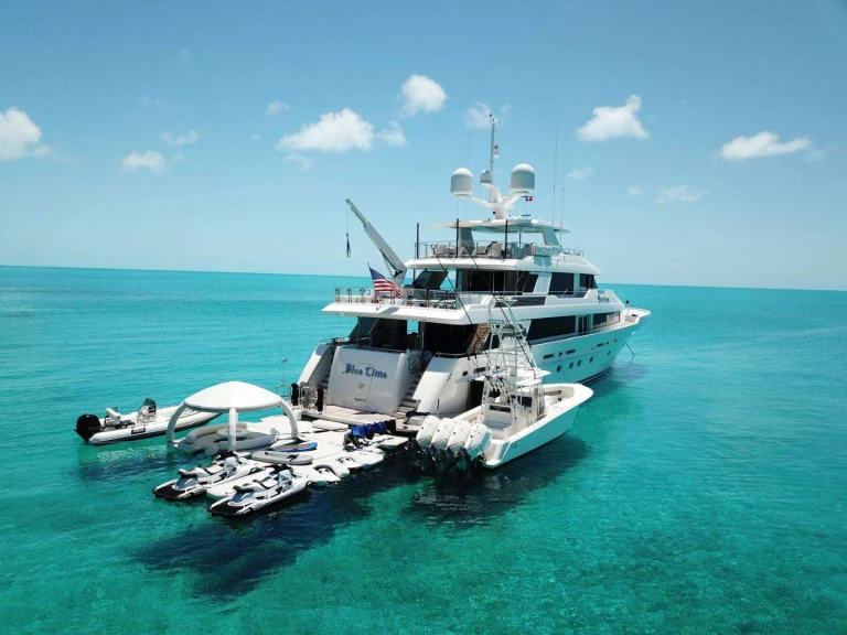 Charter a Westport BLUE TIME in Miami on Samboat