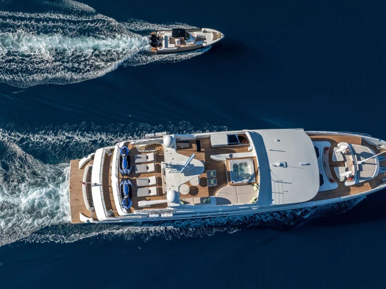 Hire a IAG SILENT WORLD Trogir