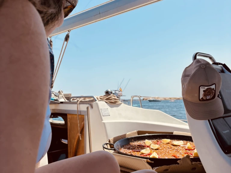 Yacht charter Marina Esportiva del Port d'Alacant - Bavaria Bavaria 33 Cruiser on SamBoat