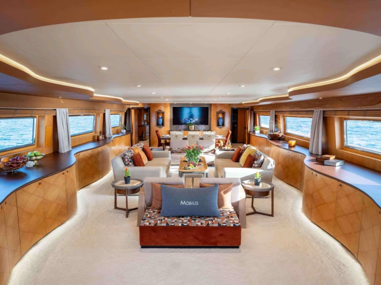 Luxury Yacht to hire Athens at the best price
