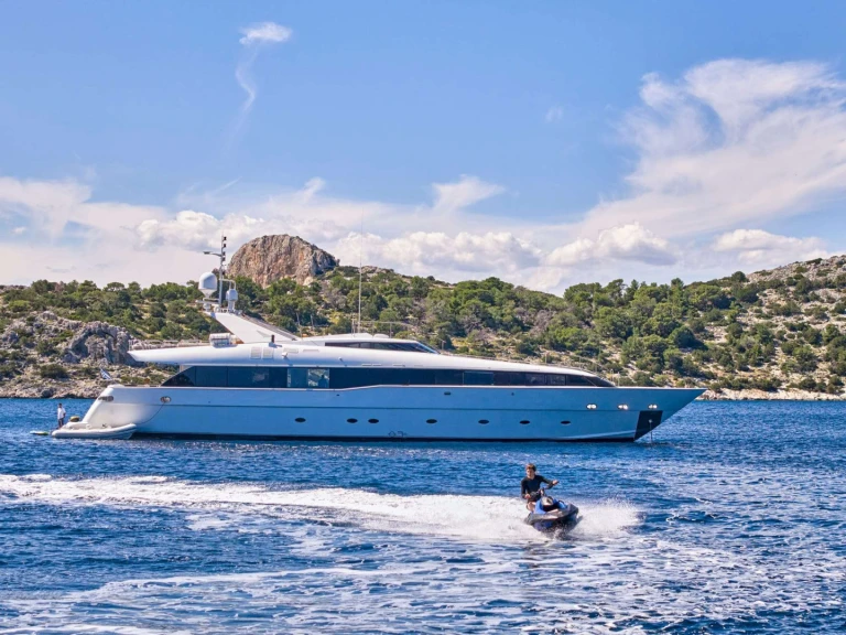 Hire Luxury Yacht Turkish shipyard with a boat licence