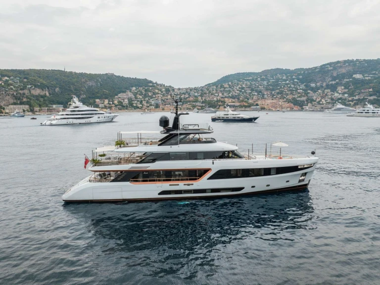 Luxury Yacht hire in Monaco - Benetti ALLURIA