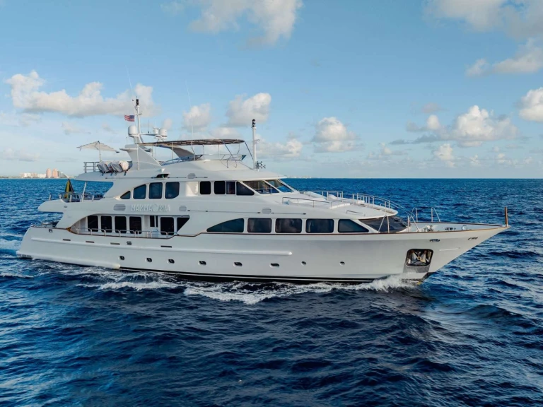 Hire a Benetti MAMMA MIA Sint Maarten