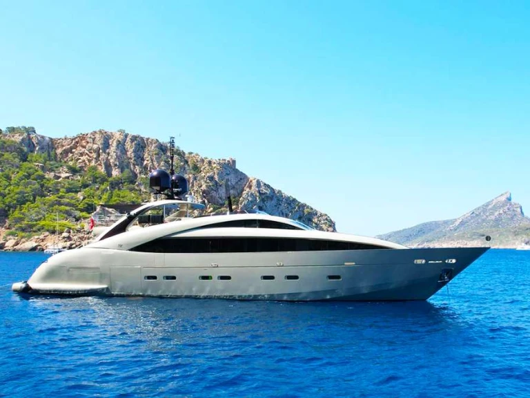 Luxury Yacht to hire Balearic Islands at the best price