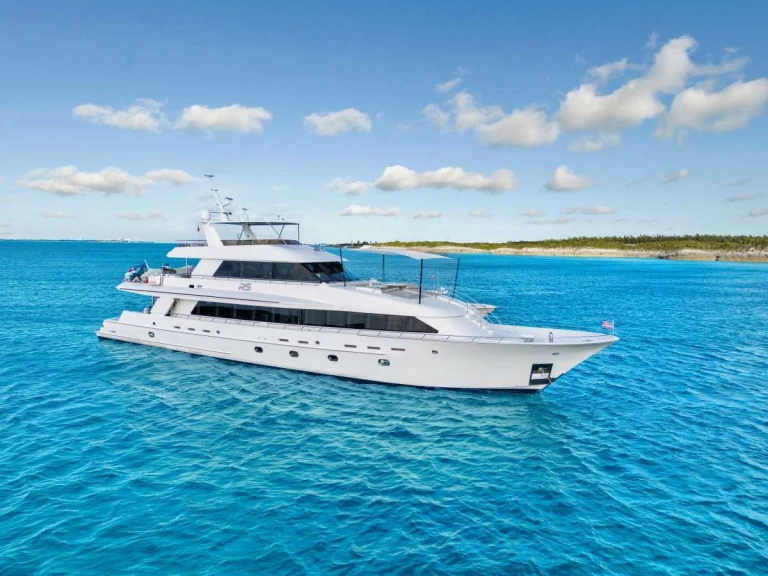 Luxury Yacht to hire Bahamas at the best price
