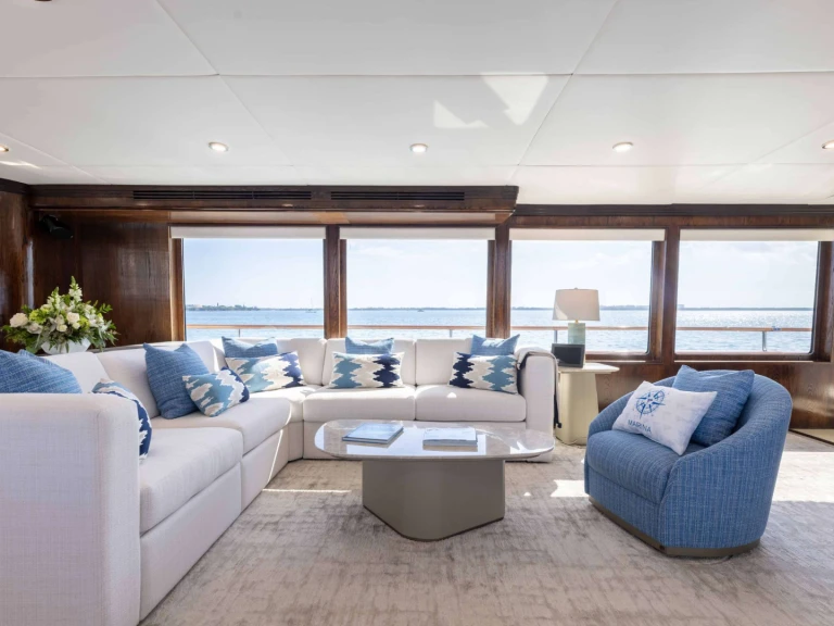 Yacht hire Bahamas cheap SKY