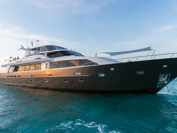 Hire Luxury Yacht Crescent with a boat licence