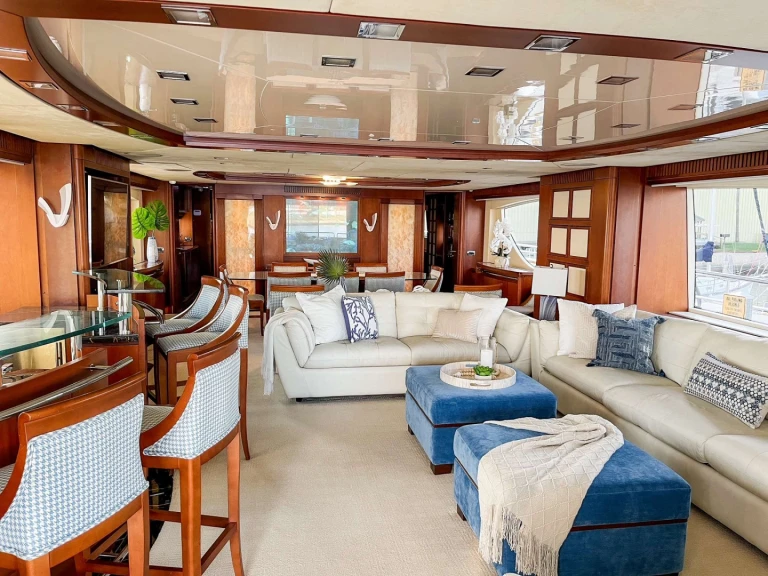 Luxury Yacht to hire Atlantic Highlands at the best price