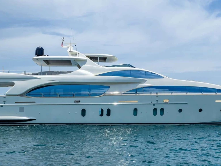 Hire Luxury Yacht Azimut with a boat licence