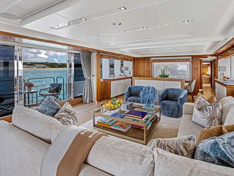Luxury Yacht to hire Cannes at the best price