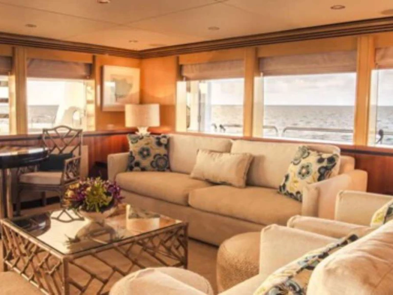 Yacht hire Bahamas cheap Spirit