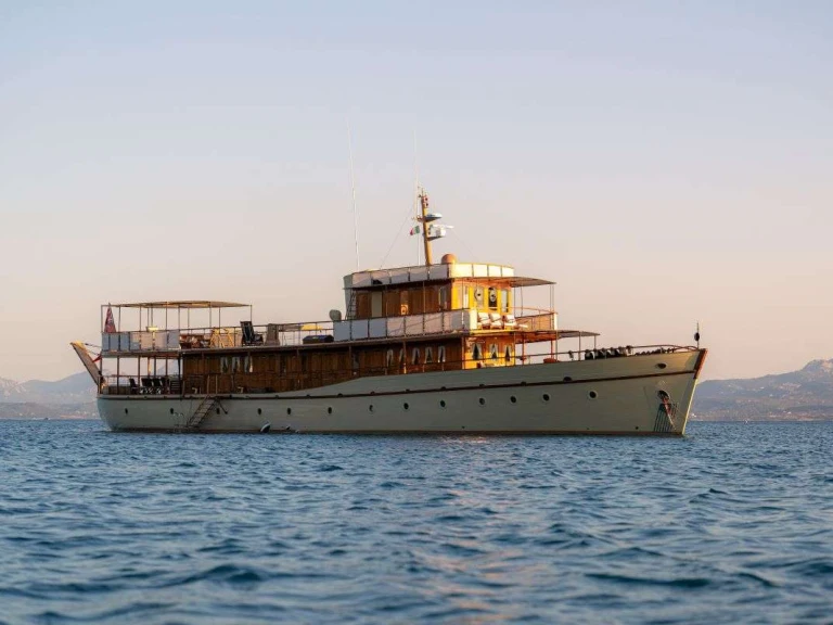 Luxury Yacht hire in Cannes -  OVER THE RAINBOW OF LONDON