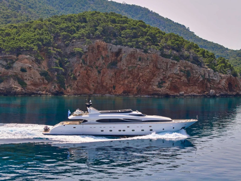Hire Luxury Yacht with or without skipper Maiora Greece