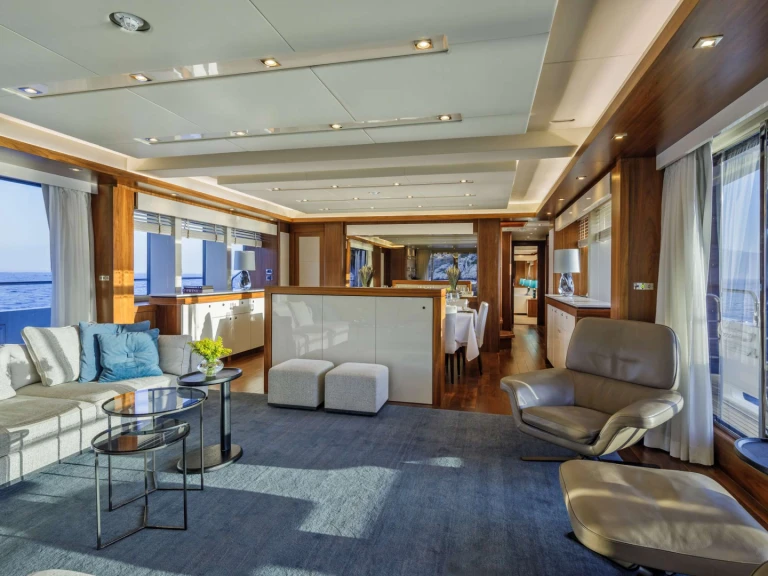 Charter a Sunseeker GEORGE P in Athens on Samboat