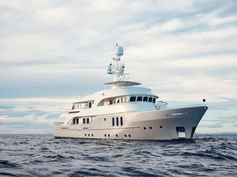Hire Luxury Yacht with or without skipper Moonen Cairns
