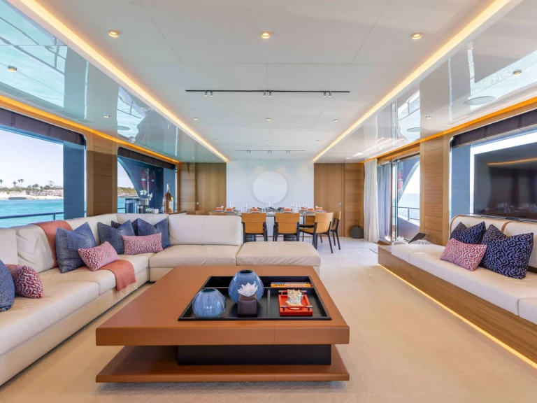 Luxury Yacht to hire Bahamas at the best price