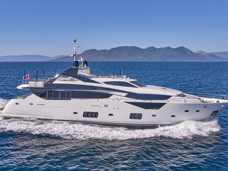 Luxury Yacht to hire Athens at the best price