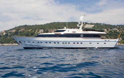 Hire Luxury Yacht W.A Souter & Sons with a boat licence