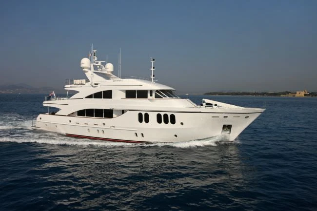 Luxury Yacht hire in Cannes - Custom SEA SHELL