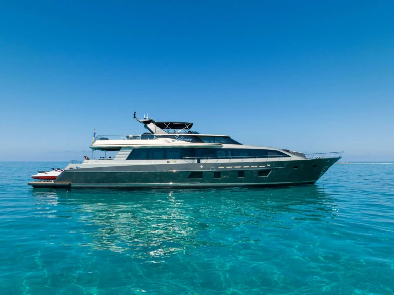 Hire Luxury Yacht with or without skipper Crescent Bahamas