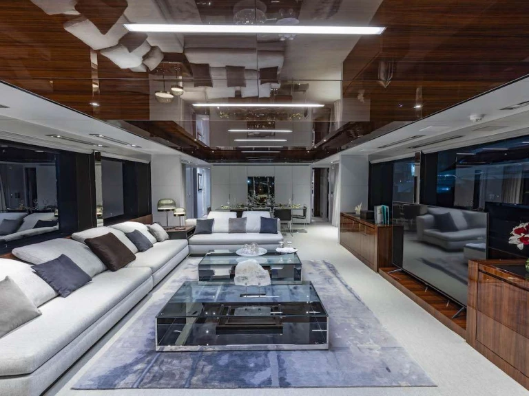 Hire Luxury Yacht with or without skipper Riva Newport