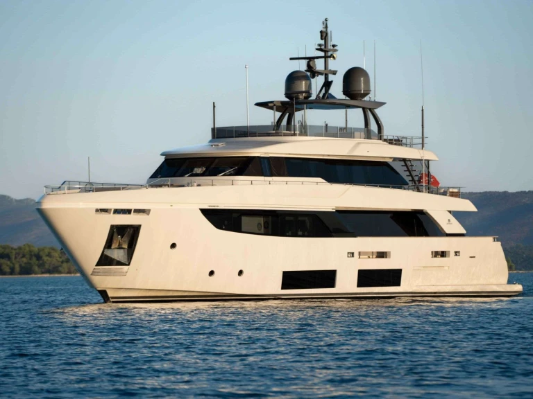 Luxury Yacht to hire French Riviera at the best price