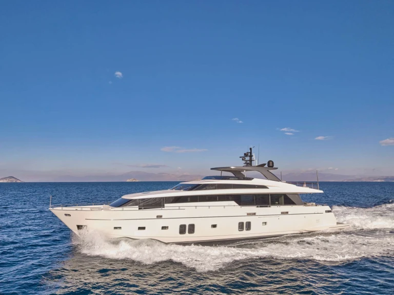 Hire Luxury Yacht with or without skipper San Lorenzo Athens