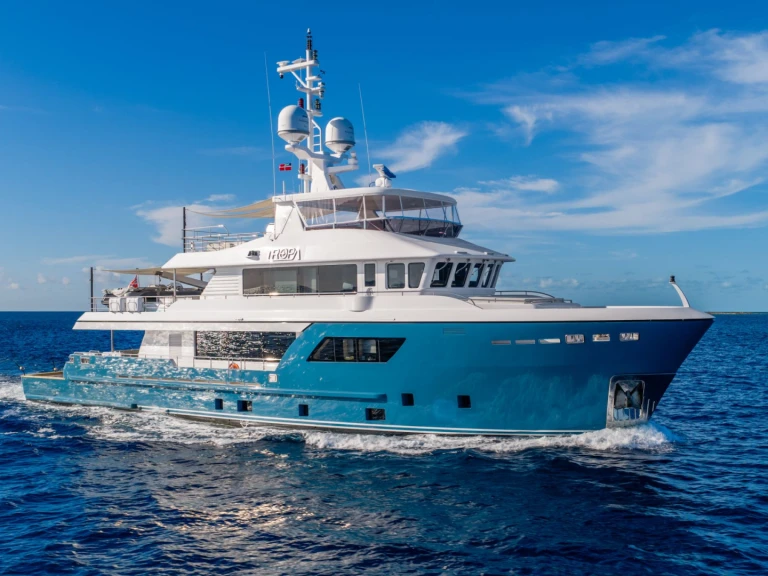 Hire Luxury Yacht with or without skipper Cantiere delle Marche Bahamas