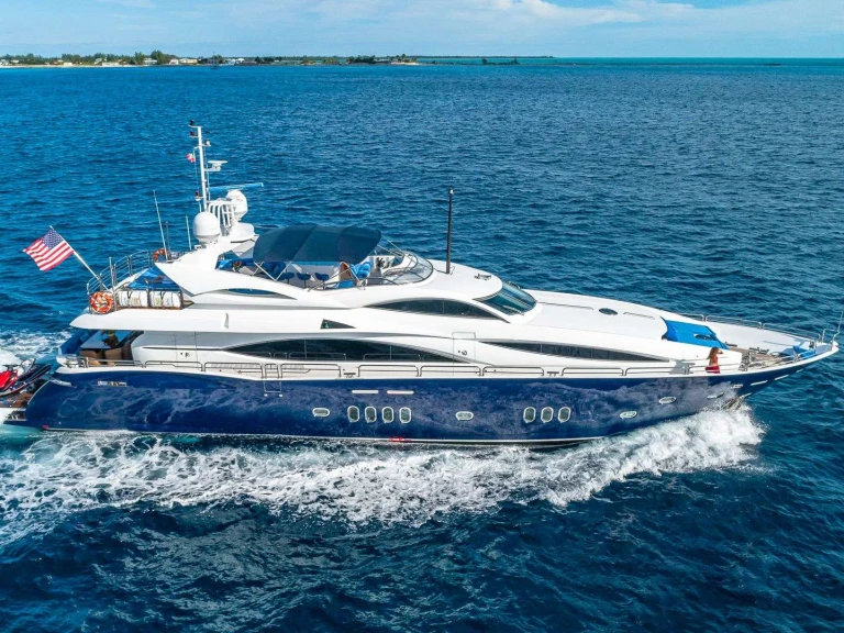Hire Luxury Yacht Sunseeker with a boat licence