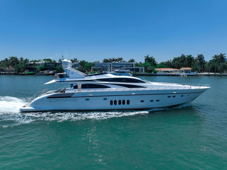 Hire Luxury Yacht Leopard (Arno) with a boat licence