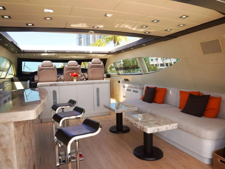 Charter a Mangusta Mangusta 105' in Miami on Samboat