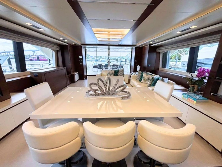 Hire Luxury Yacht with or without skipper Azimut Nassau