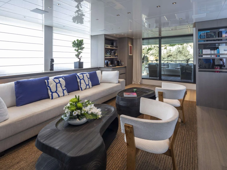 Hire Luxury Yacht San Lorenzo with a boat licence
