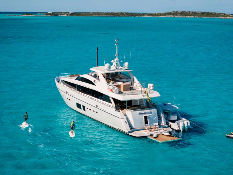 Yacht hire Nassau cheap BEACHFRONT II